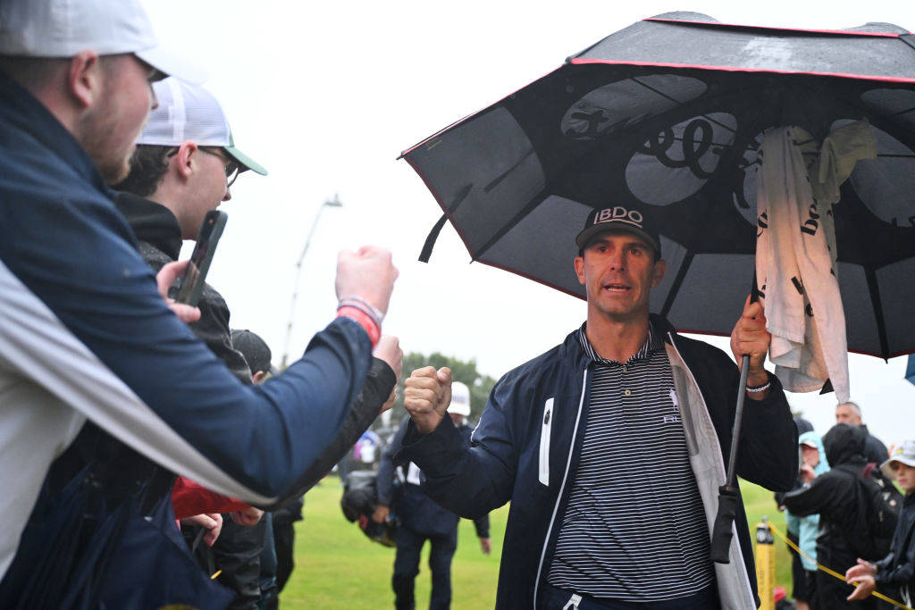 Billy Horschel fist bumps a fan